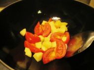 黄花鱼番茄汤的做法第2步图示