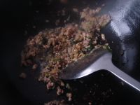 肉臊炒绿豆芽的做法第3步图示